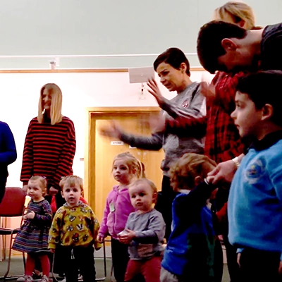 Photo of young children and their parents and carers at the library