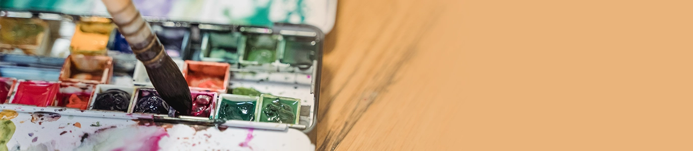 A photo of a paints set