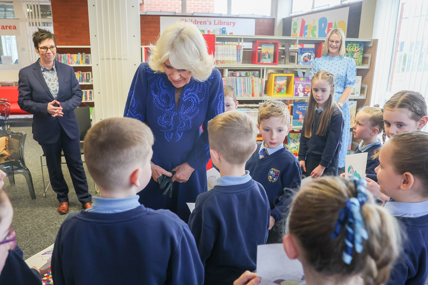 Children from Abercorn Primary School show Her Majesty the Queen their creative drawings and chat about their love of horses following a Storytime session