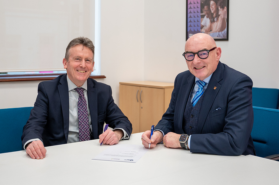 Photo of Jim O'Hagan, Chief Executive of Libraries NI and John D'Arcy, Director of The Open University (OU) in Ireland