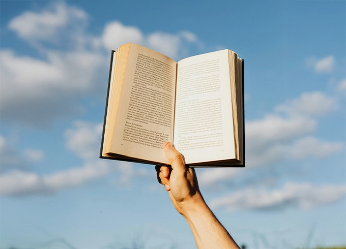 Your Perfect Summer Read - light fiction, thrillers, stories of romances and biographies [Feature tile 4]